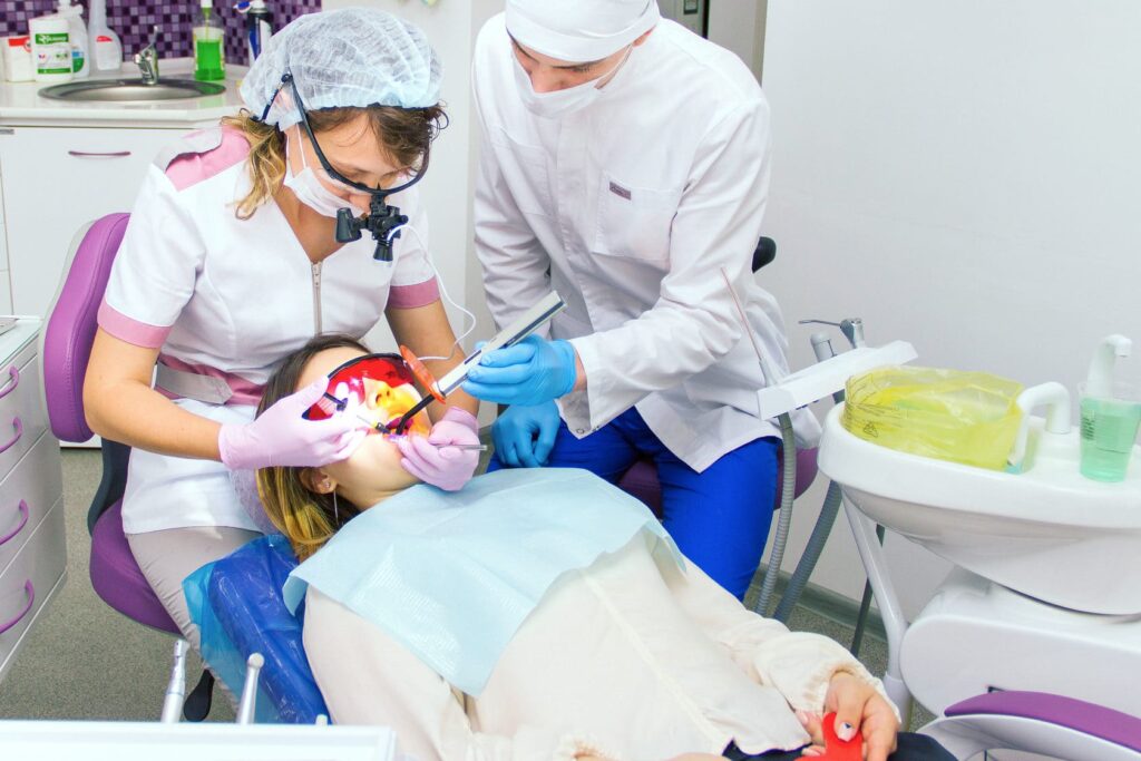 Лечение зубов с помощью микроскопа в клинике города Иваново