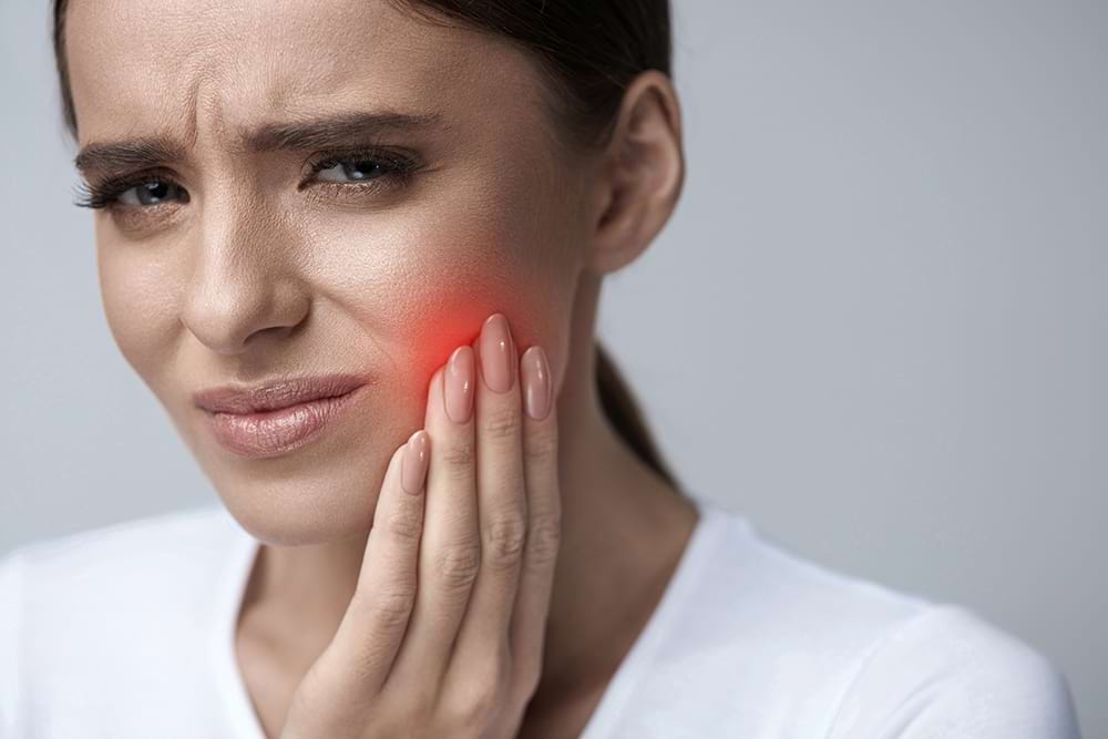 Почему болит зуб и как облегчить боль